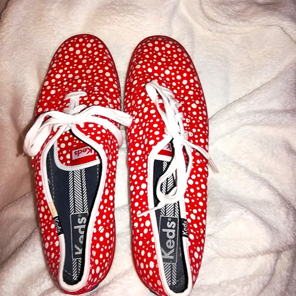 Keds Size 9 Red w/white dots - Picture 2 of 4
